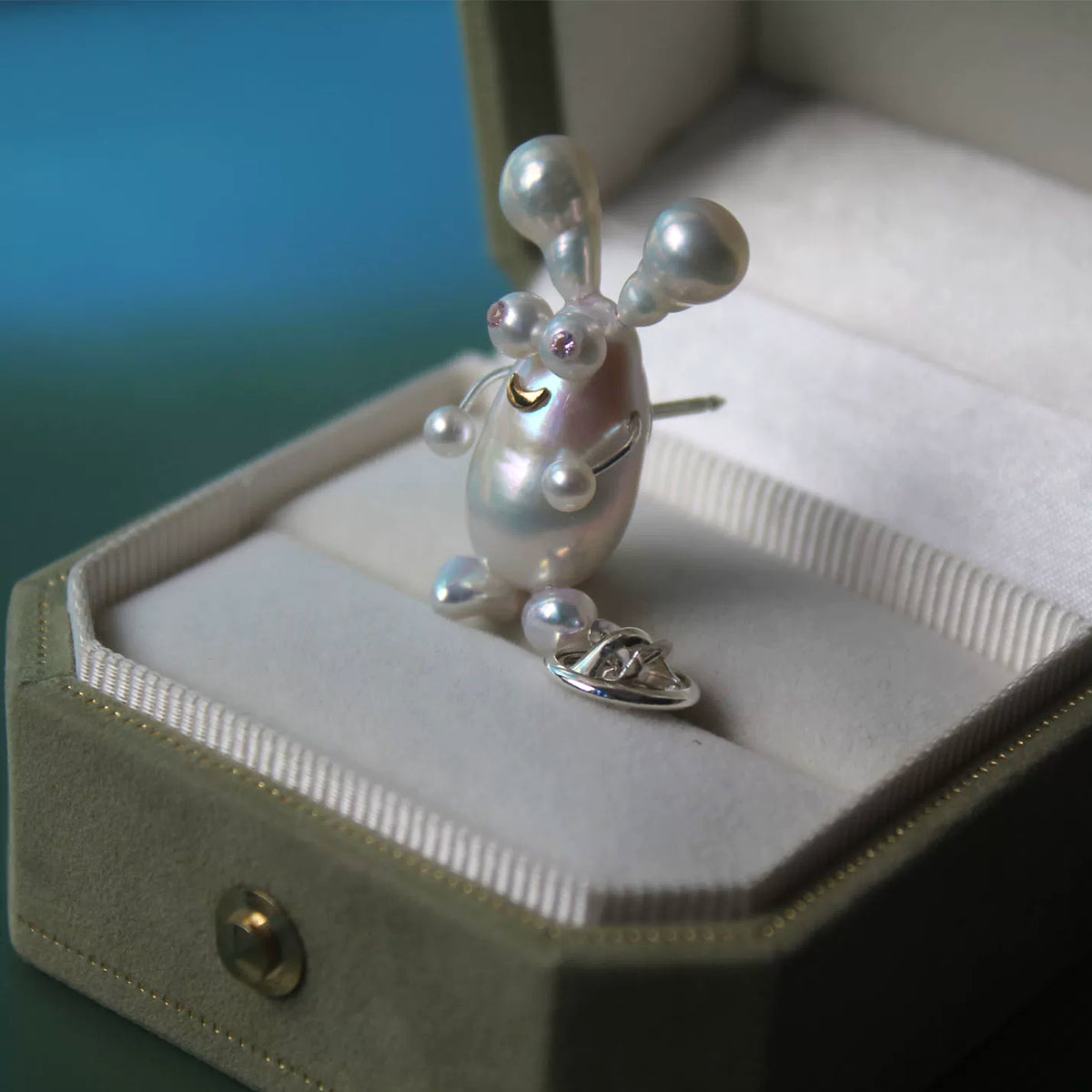 Handmade Rabbit Brooch — Natural Freshwater Baroque Pearl