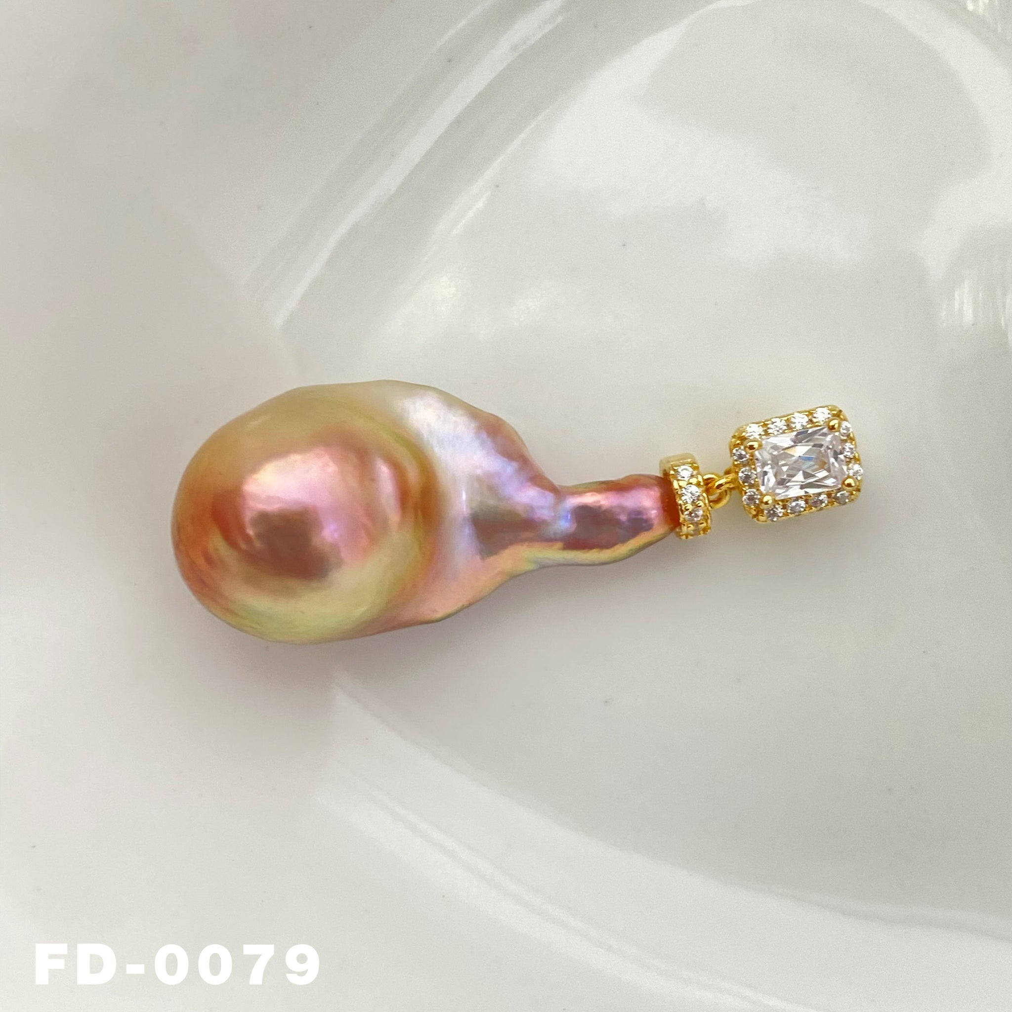 34mm Freshwater Fireball Baroque Pearl Pendant