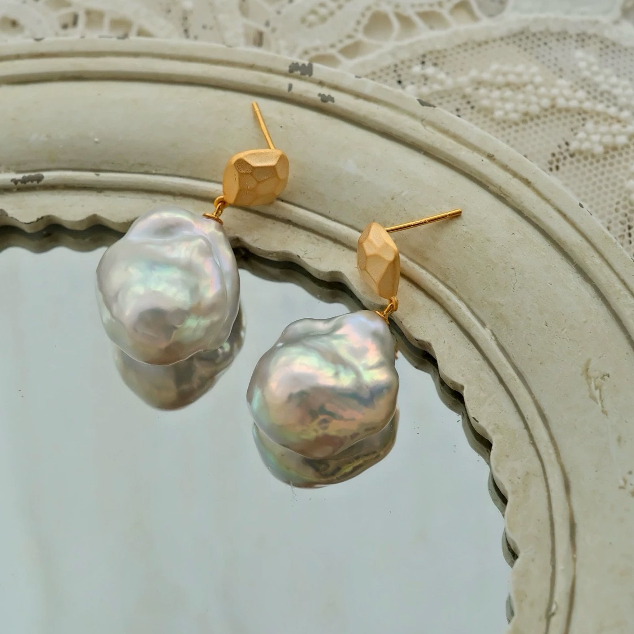 22mm White Rainbow Rainbow Baroque Pearl Earrings