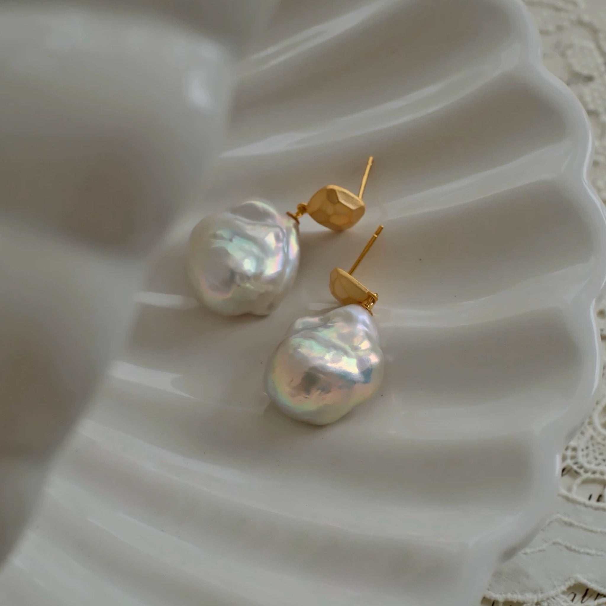 22mm White Rainbow Rainbow Baroque Pearl Earrings